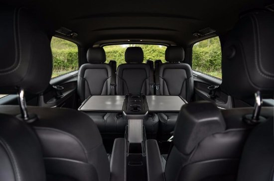 6 captain-seat interior